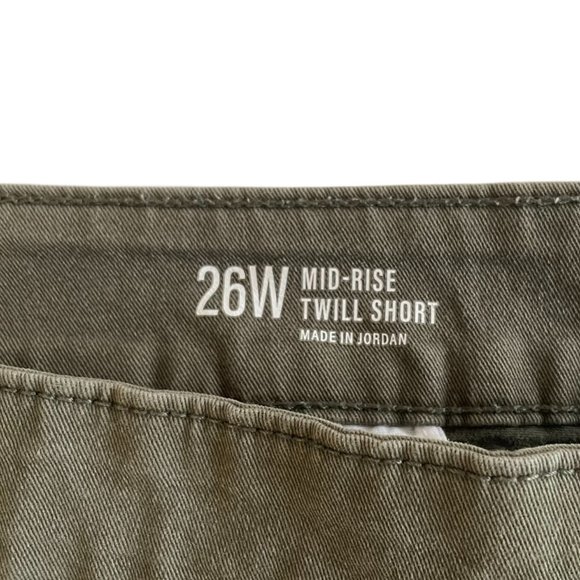 a.n.a. Women's Plus-Size 26 Army Green 4.5" Mid Rise Chino Short - Picture 12 of 12